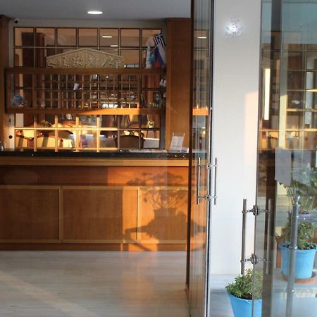 Hotel Marion Лоутраки Экстерьер фото